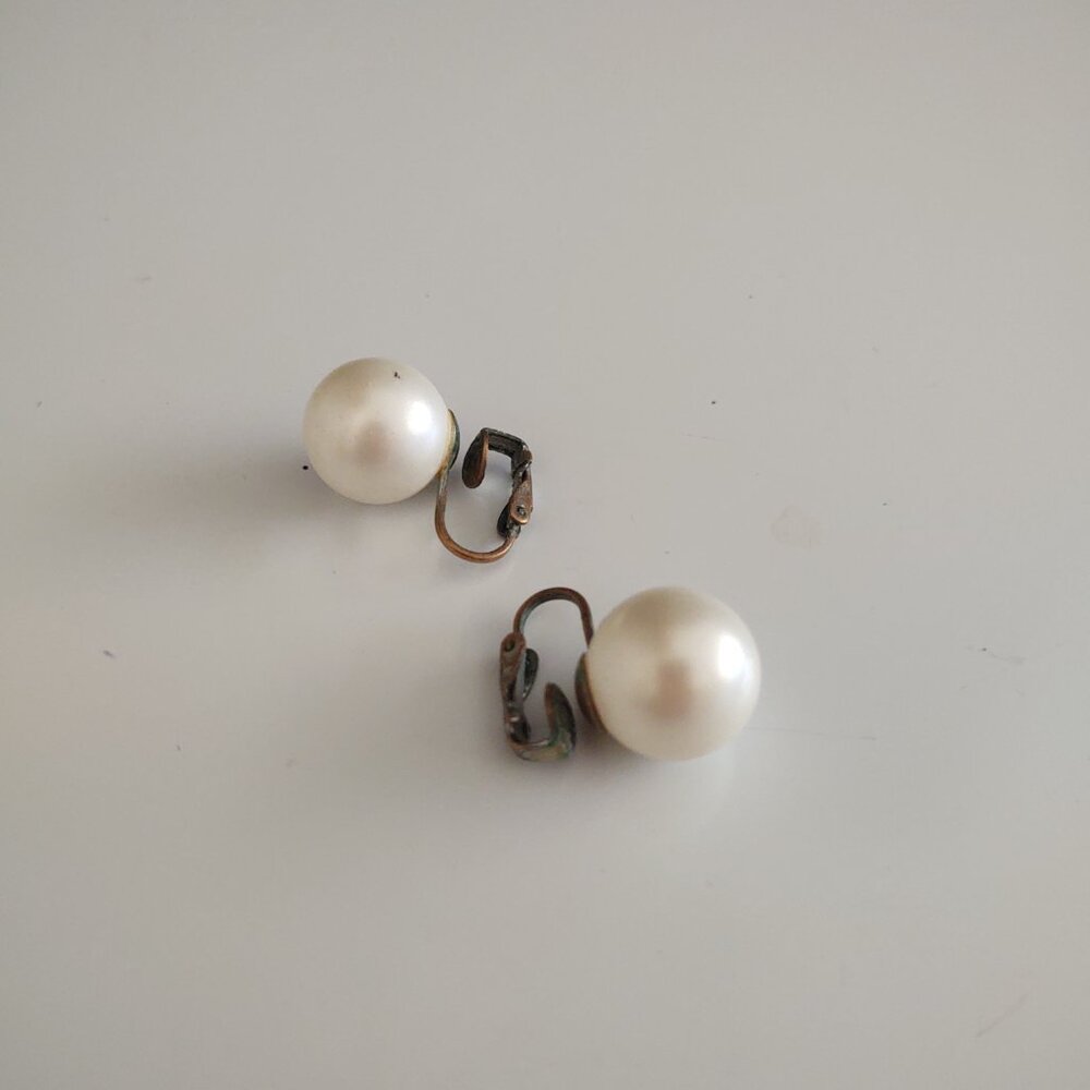 FAUX LARGE PEARL MID CENTURY MODERN VICTORIAN STYLE CLIP ON EARRINGS - Picture 3 of 6